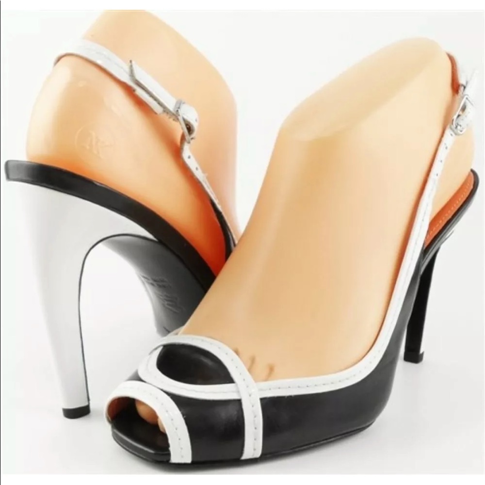 Gorgeous Via Spiga sling-back